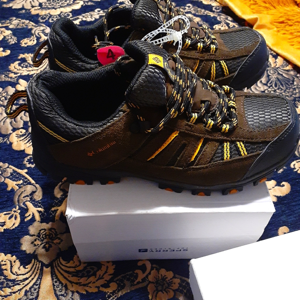 Trail sneakers
